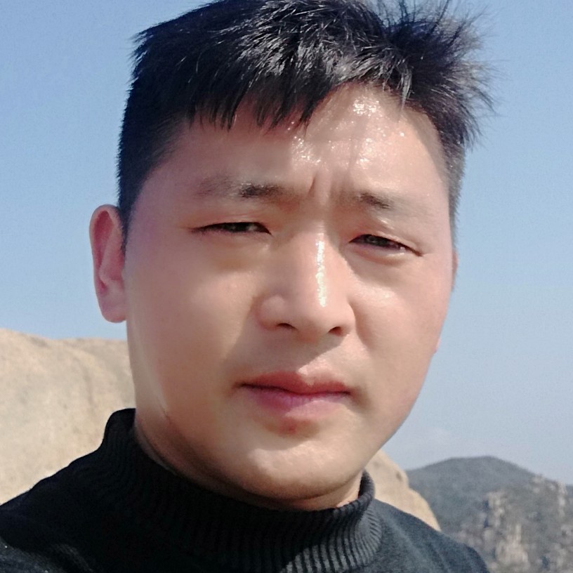 郑某人的照片