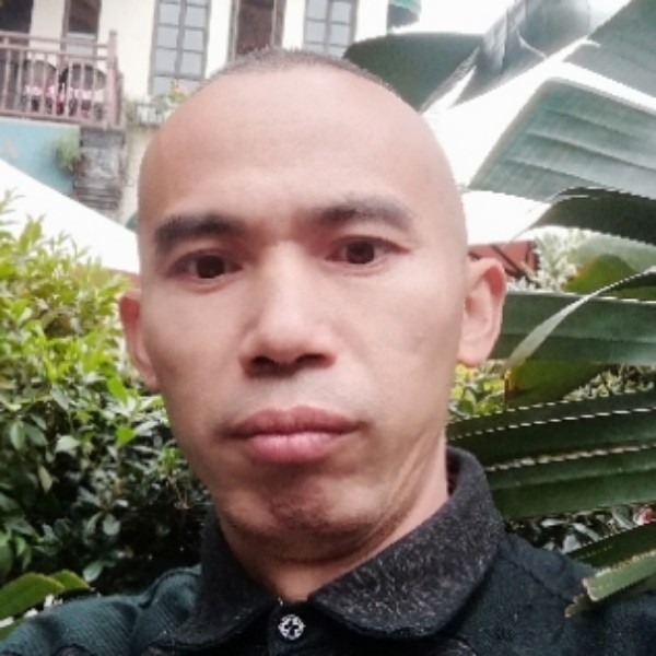 魁梧凝眸流年的照片