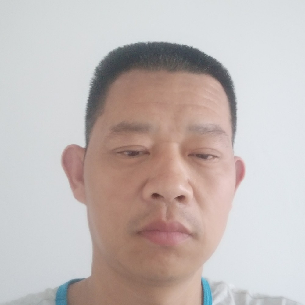 身影漫步潇洒的照片