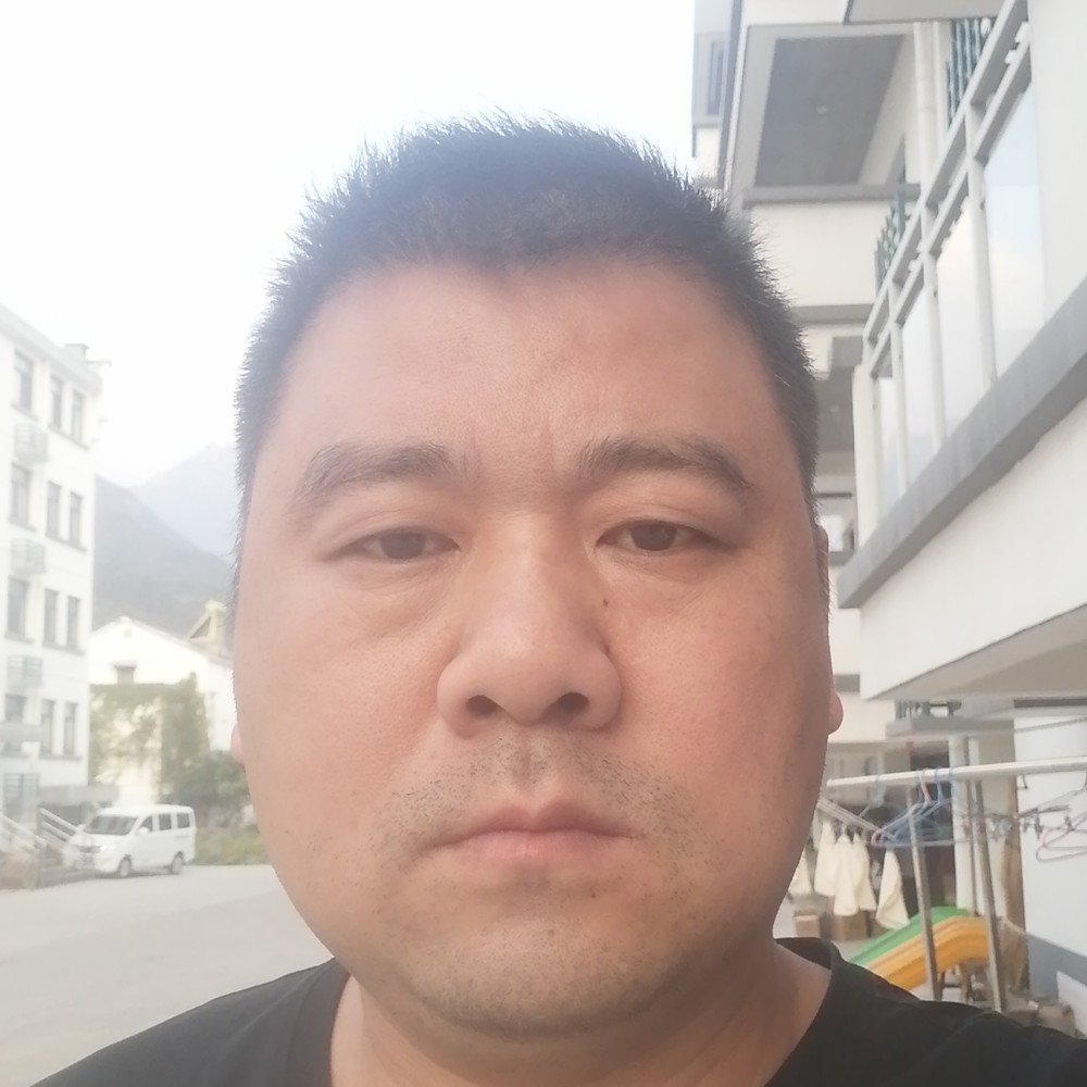 欢呼放弃鸡翅的照片