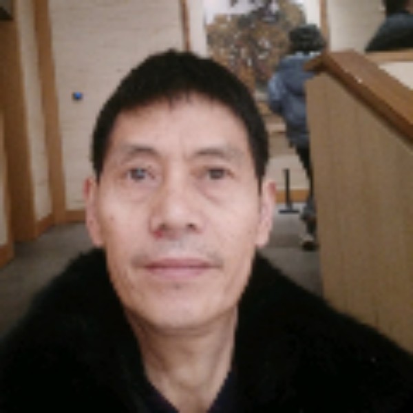 害羞放弃高跟鞋的照片