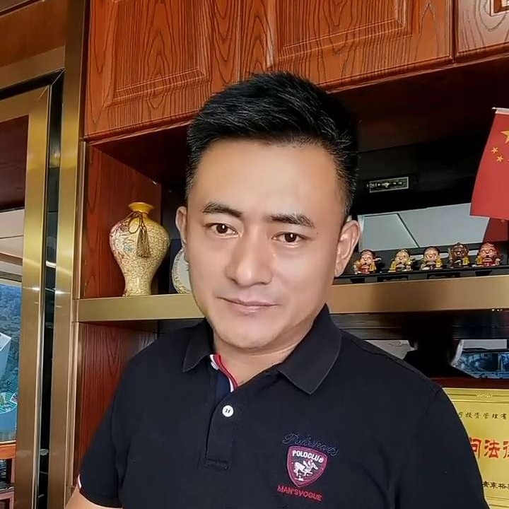 优秀用电脑的照片