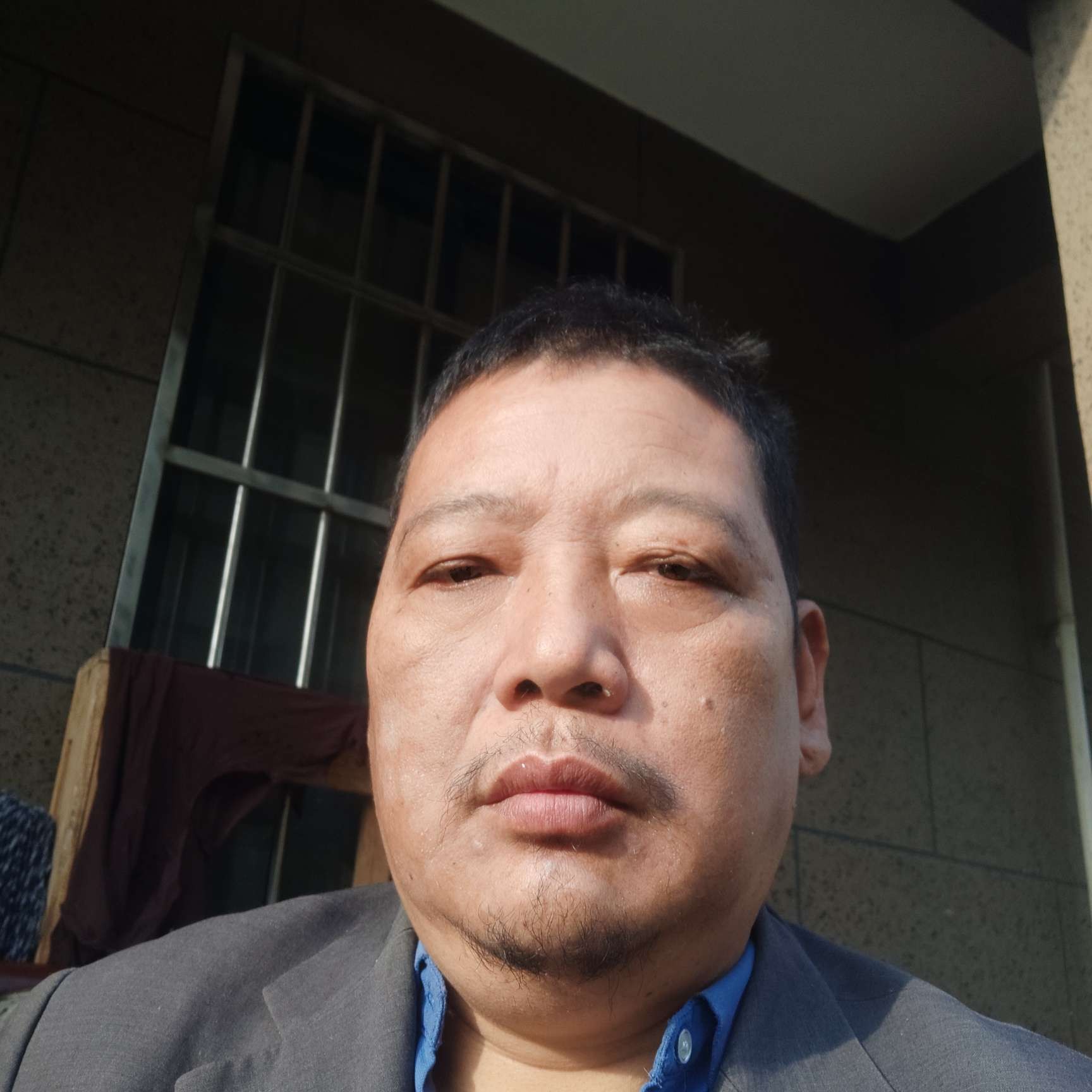余光明的照片