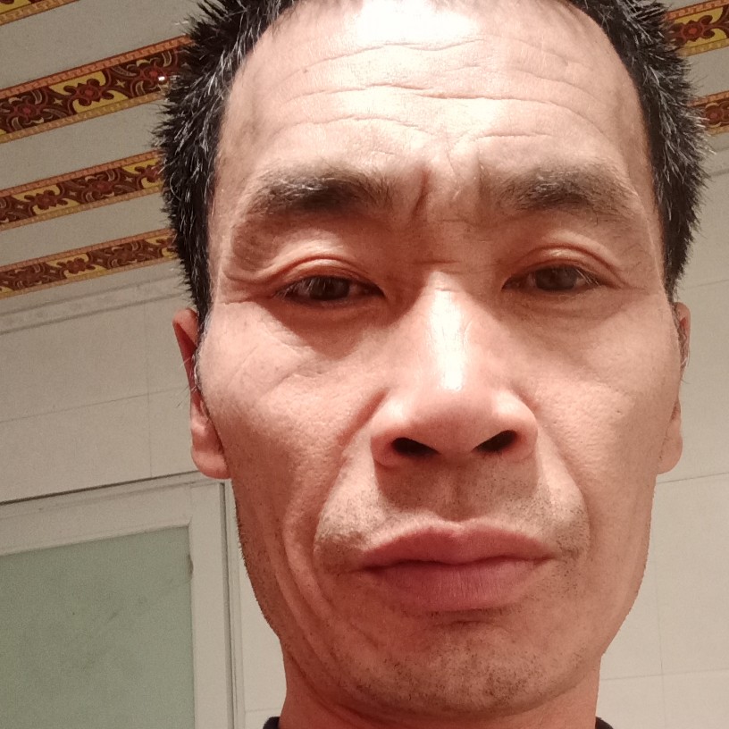 踏踏实实的人的照片