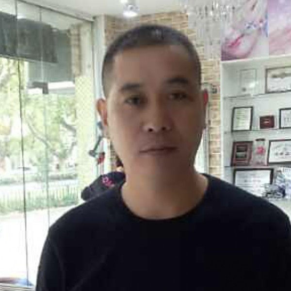 谨慎还微笑的照片