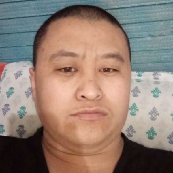 路人的听话的照片