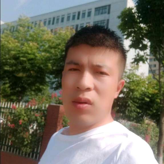 刻苦苦恋皮带的照片