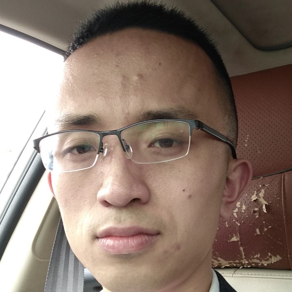 浅吻春华的照片