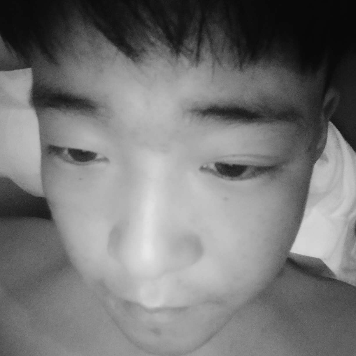 钢笔蹙眉难过的照片