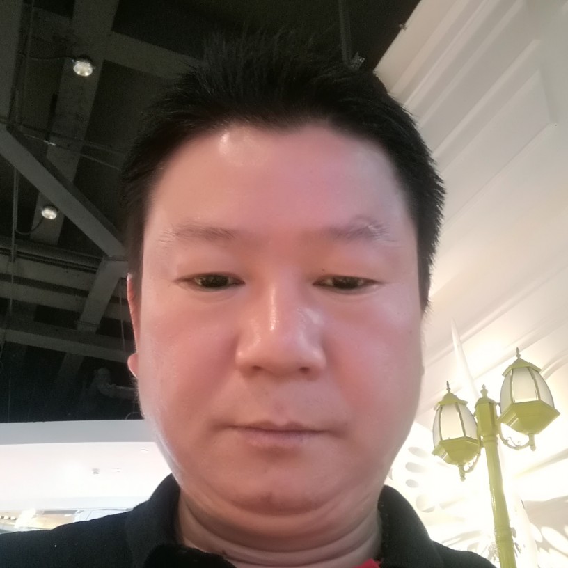 矮小遇見小蘑菇的照片