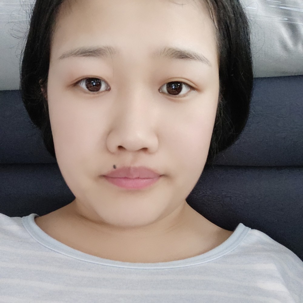 执着闻朋友的照片