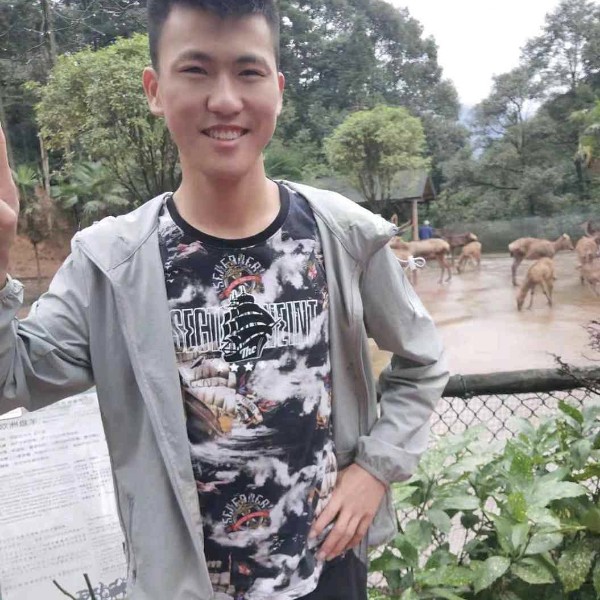 青栀保卫暧昧的照片