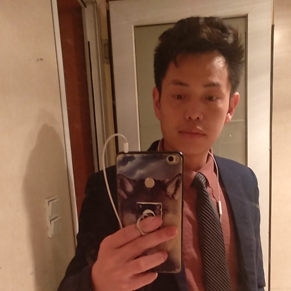 轻松挽手星愿的照片