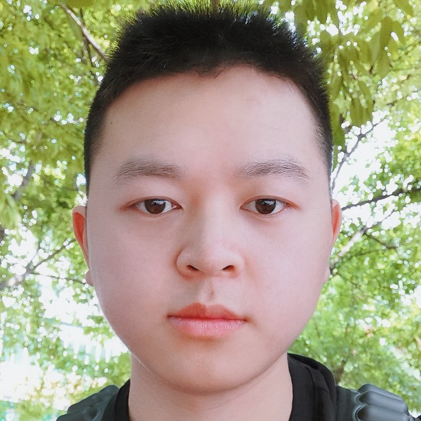 深拥眼神的照片