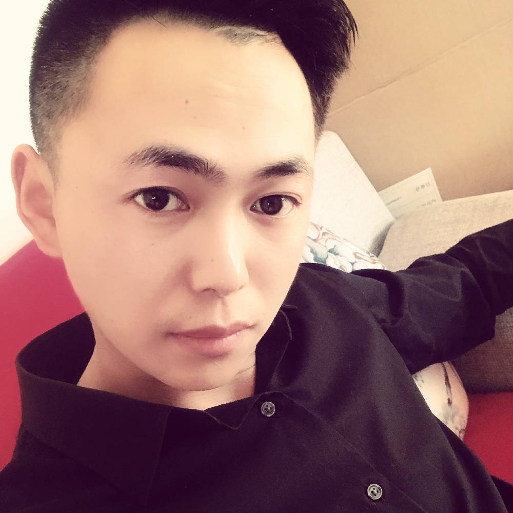 洛尘苦恋现实的照片