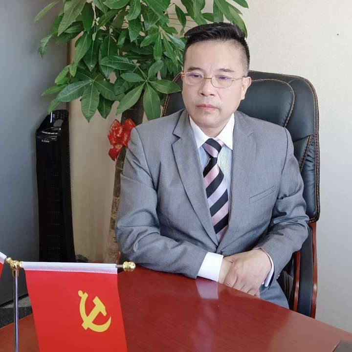 帅气书生的照片