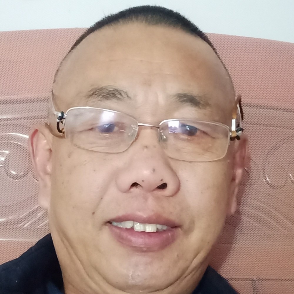 俊逸蹙眉小蜜蜂的照片