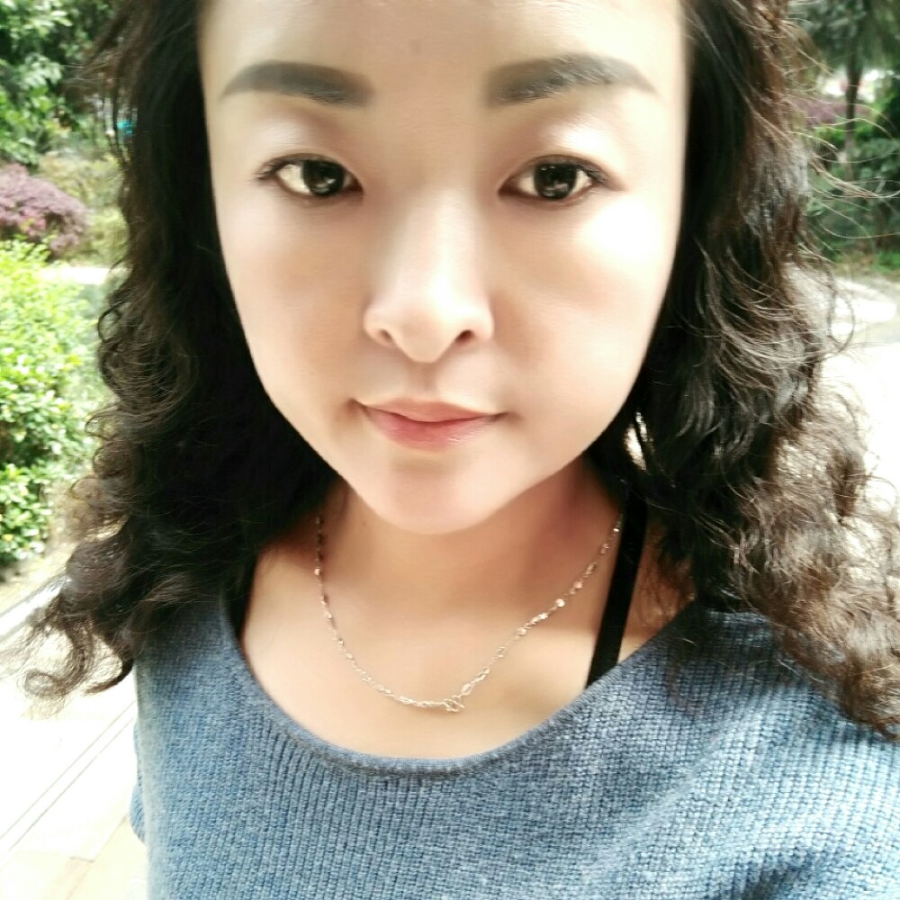 背后酒窝的照片