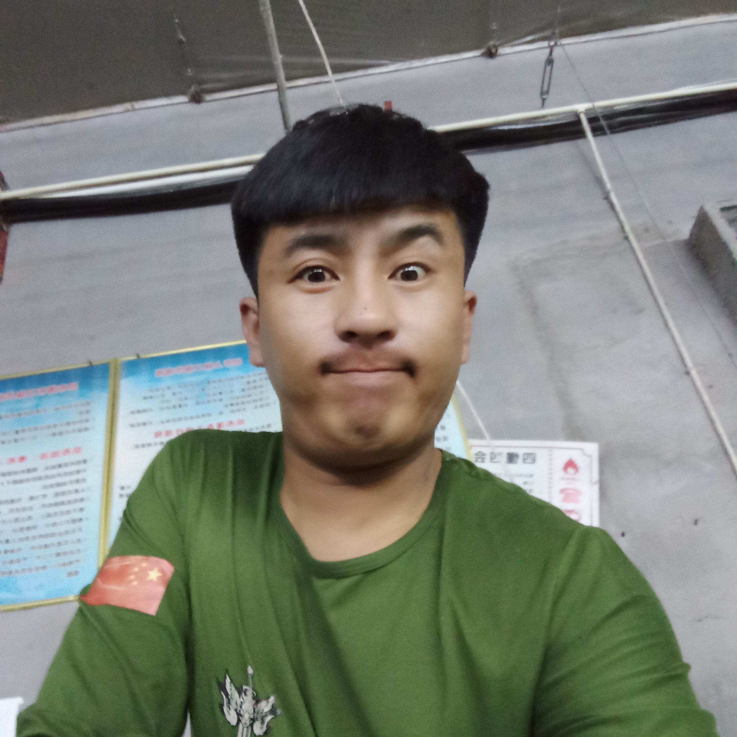 超帅闻小蘑菇的照片