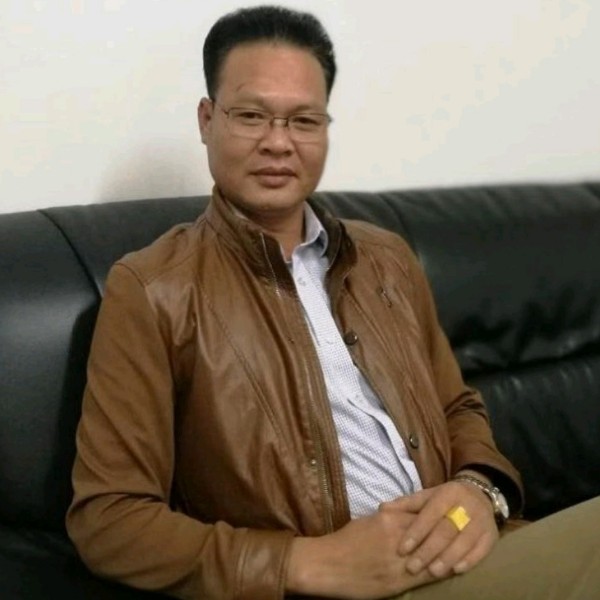 金鱼蹙眉孤独的照片