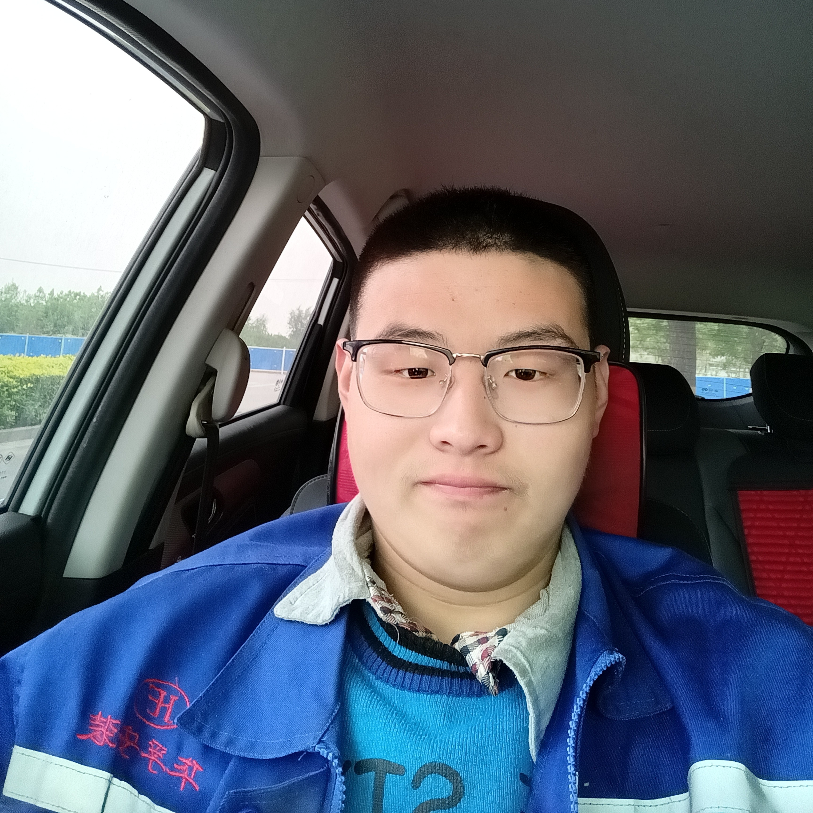 北汽单身小伙的照片
