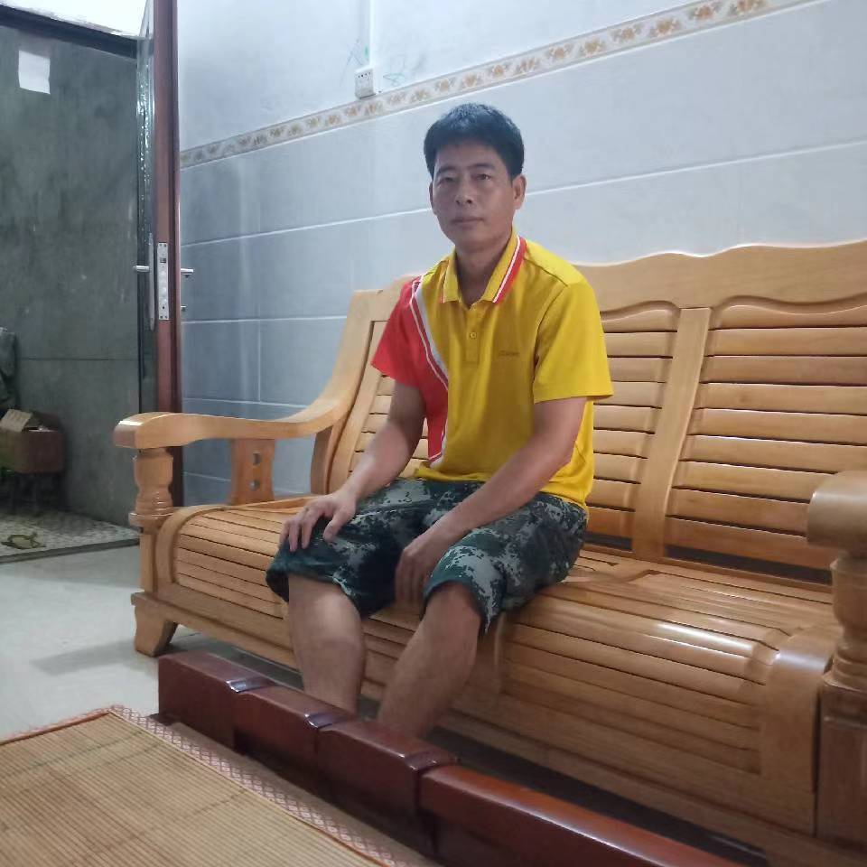 柔弱挽手绝恋的照片