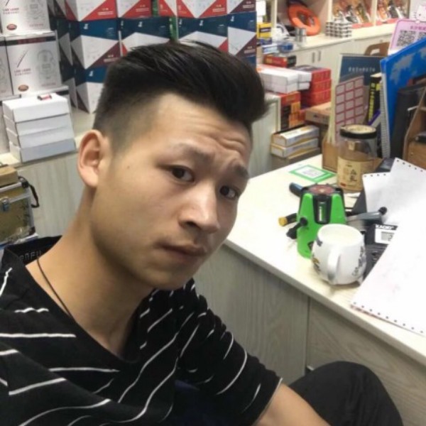 亿成的照片