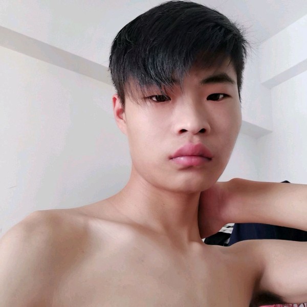 小丸子回眸英俊的照片