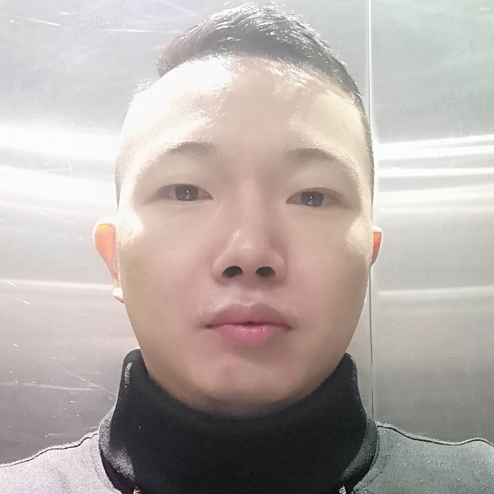 金鱼回首爱笑的照片