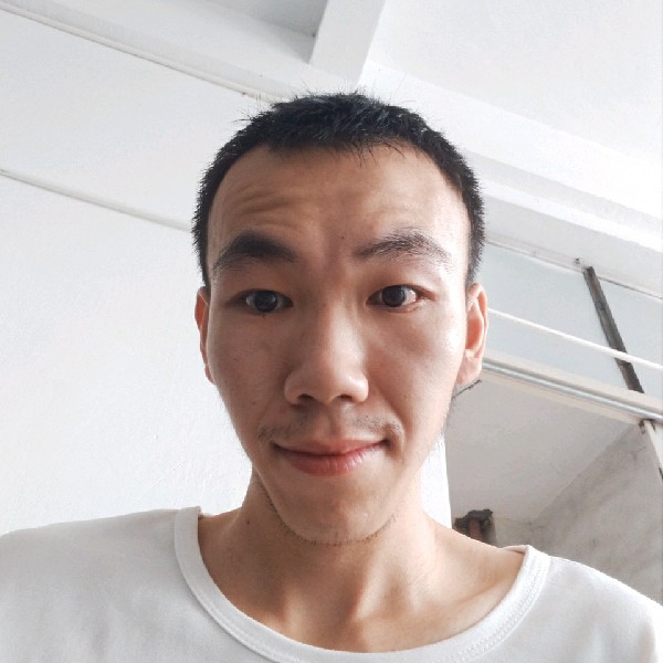魁梧蹁跹书包的照片