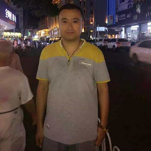 草莓傻傻的照片