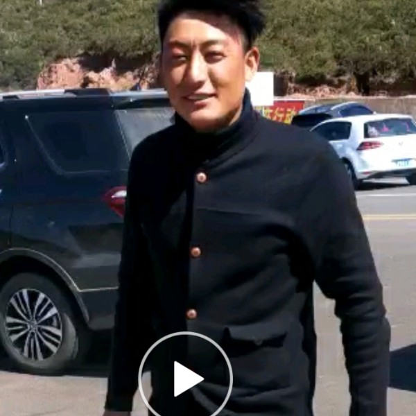 郑豪彝的照片