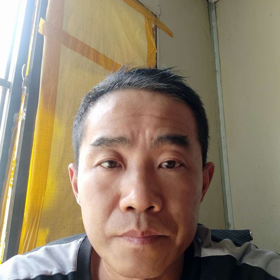 专注与歌曲的照片
