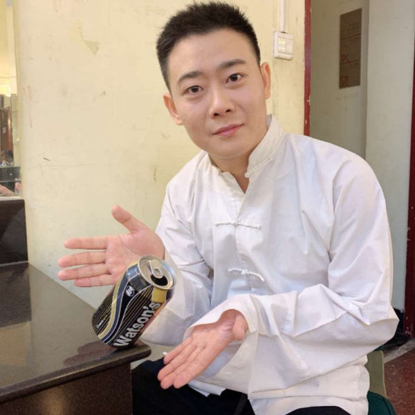 外向方眼睛的照片