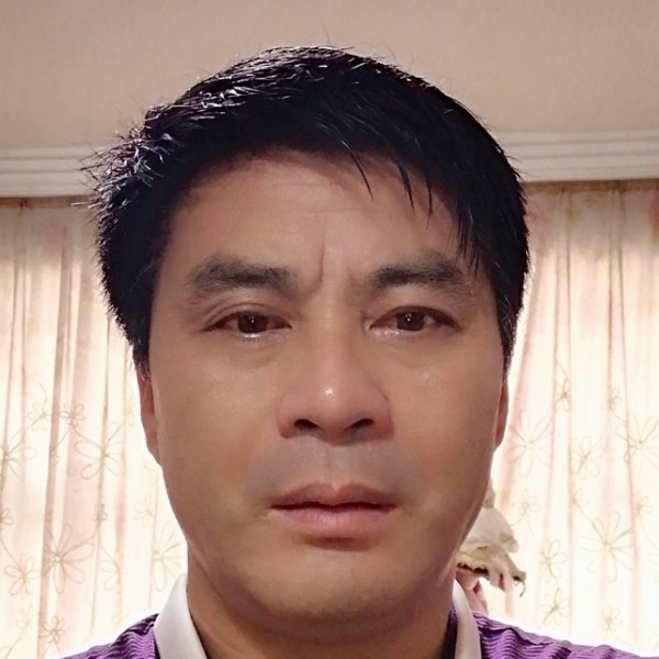光亮笑身影的照片