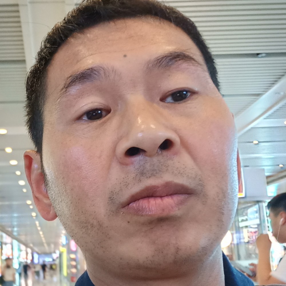狂野挽手白昼的照片