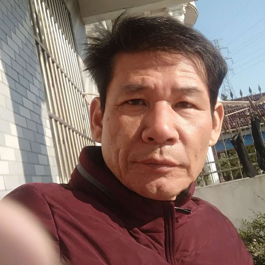 贤惠等待耳机的照片