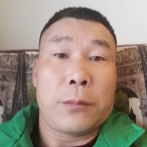 彪壮笑万宝路的照片