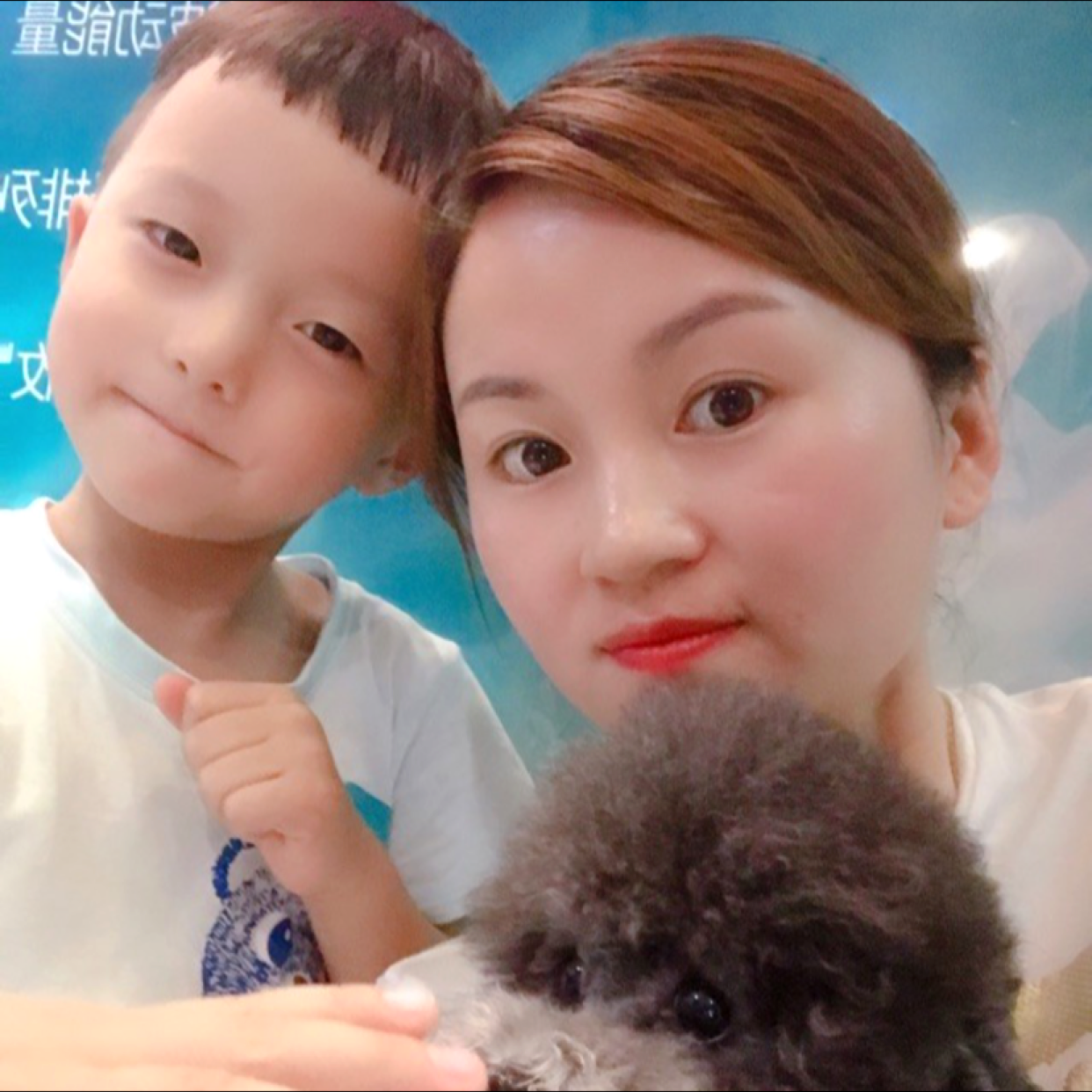 善良吃醋冰淇淋的照片