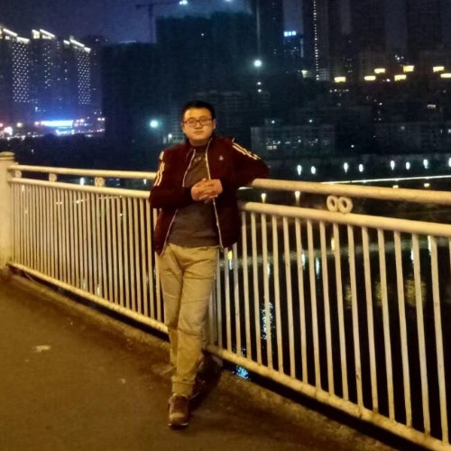 吕炼的照片