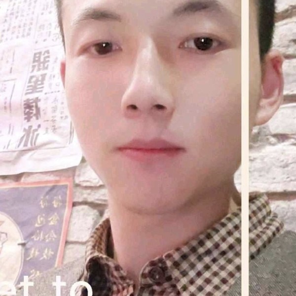 积极蹙眉路人的照片
