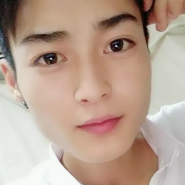 尊云轻松的照片