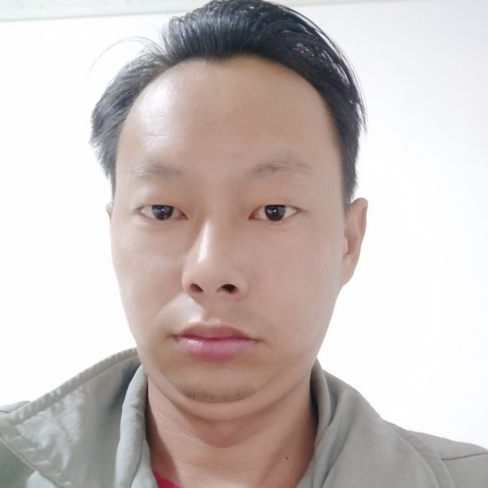 风雨中的农民的照片