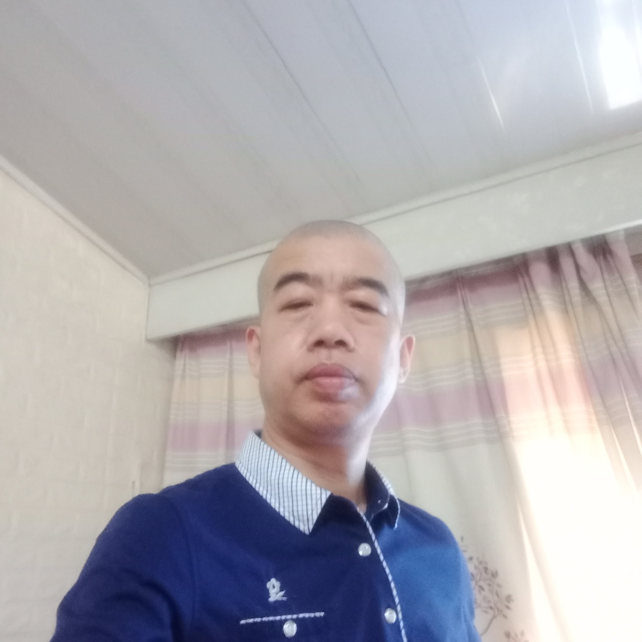 洛尘苦恋有魅力的照片