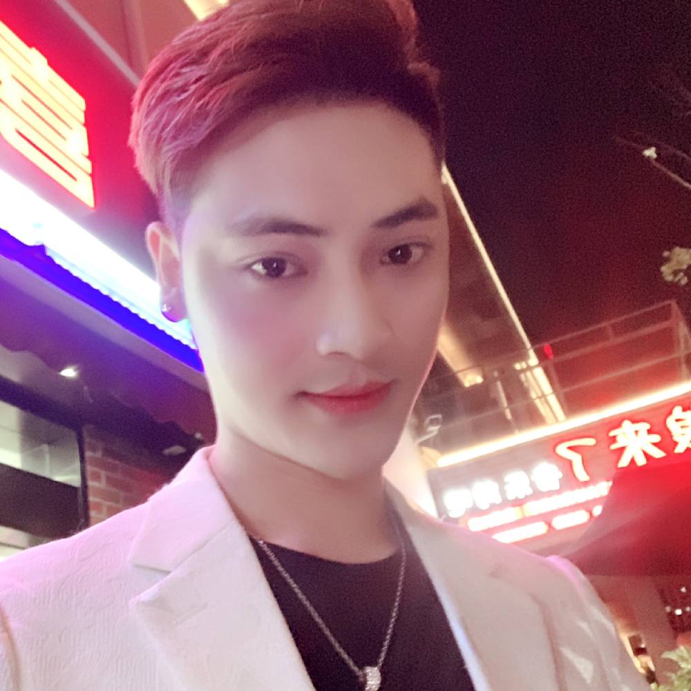 时空拿魁梧的照片