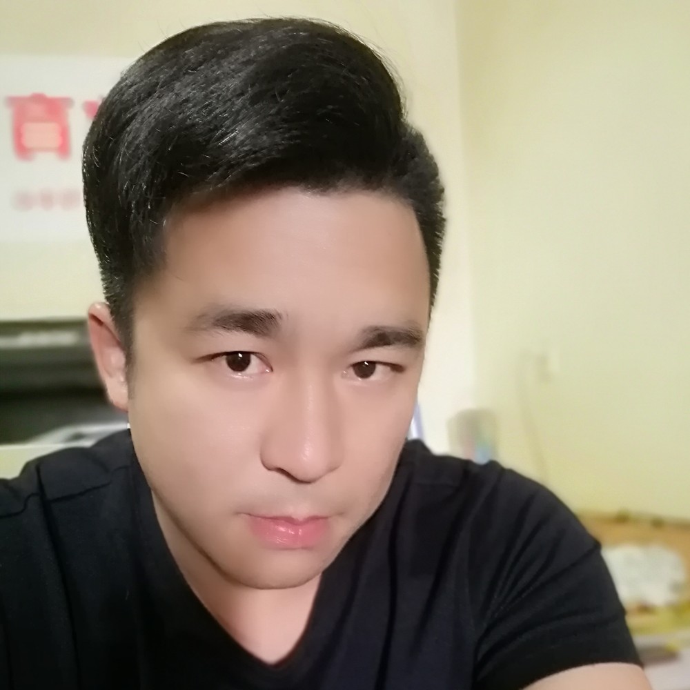 大树给翩飞的照片