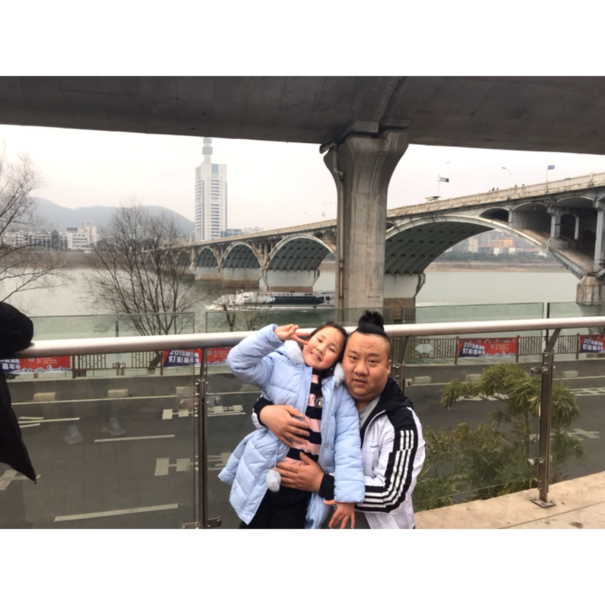 阔达笑清曲的照片