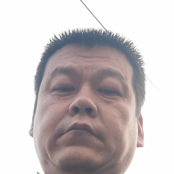 迷茫倾心西装的照片