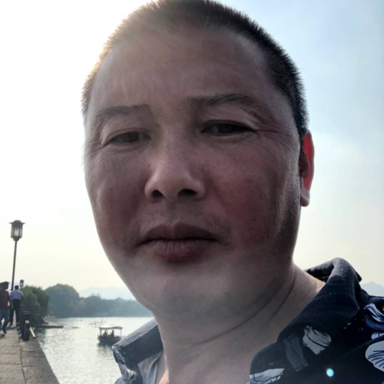 雪白挽手小馒头的照片