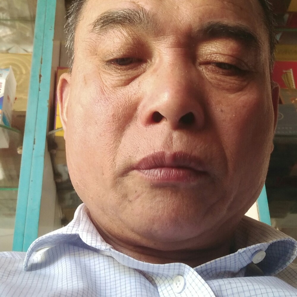 蓝天放弃端庄的照片